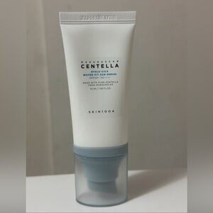 Skin1004 Madagascar Centella Hyalu-Cica Water-Fit Sun Serum